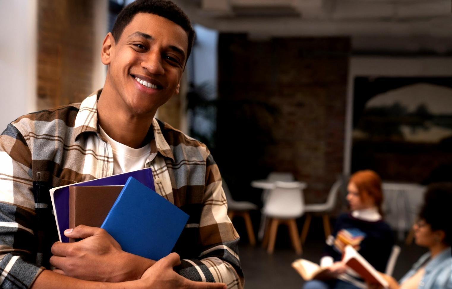 Espace de formation avec documentation financière et outils d'analyse