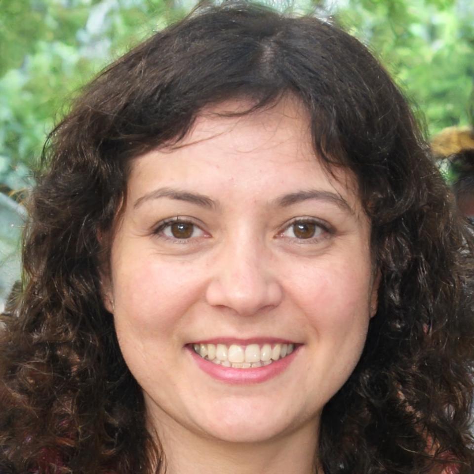 Portrait d'Anaïs Deschamps, formatrice en communication client